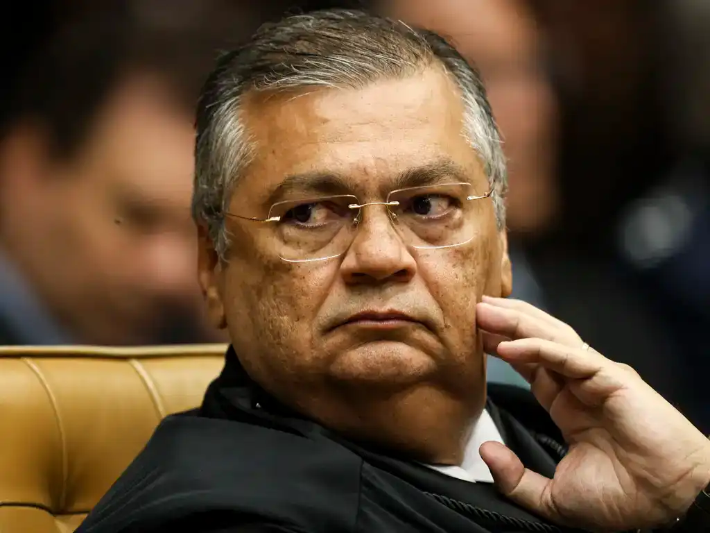 Rosto do Ministro Flávio Dino com cara de raiva