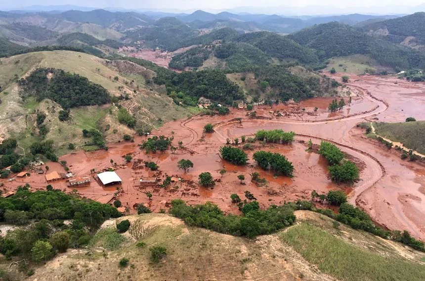 Derramamento da barragem de Mariana, em MG