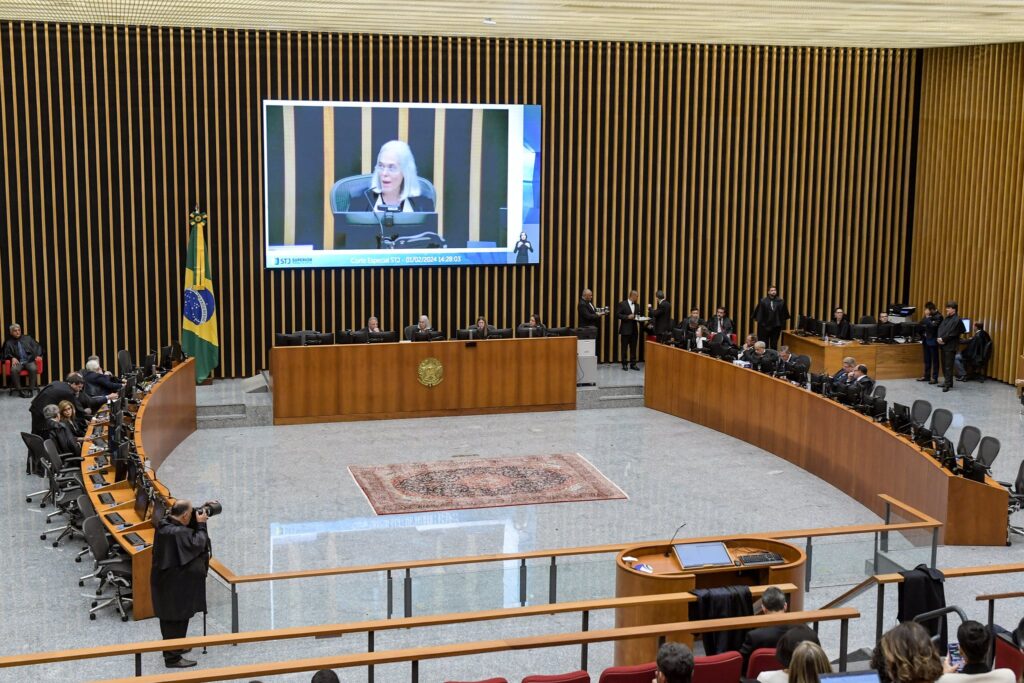 Plenário do STJ em dia de sessão