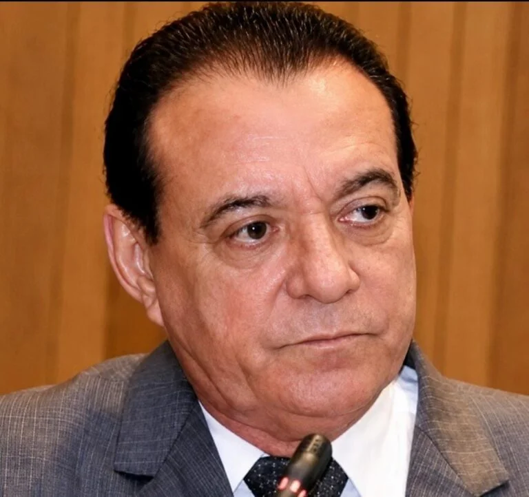 Rosto apreensivo do secretário de estado do Maranhão que teve prisão domiciliar determinada por Flávio Dino