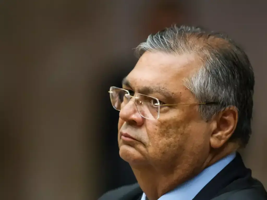 Flávio Dino com ar de preocupado