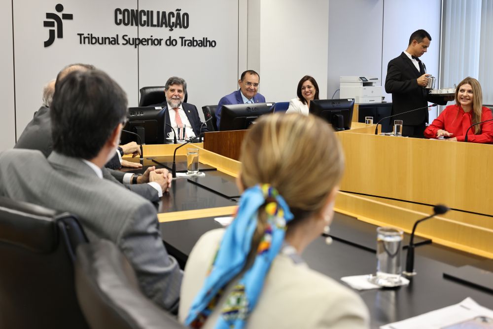 Acordo firmado no TST entre advogados e o BNDES
