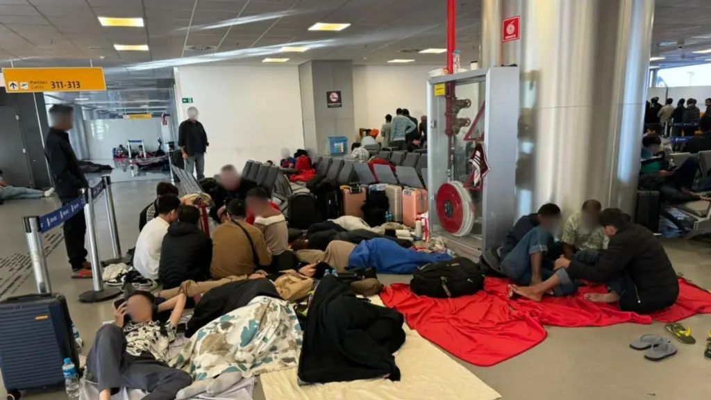 Migrantes, acampados em Aeroporto de Guarulhos