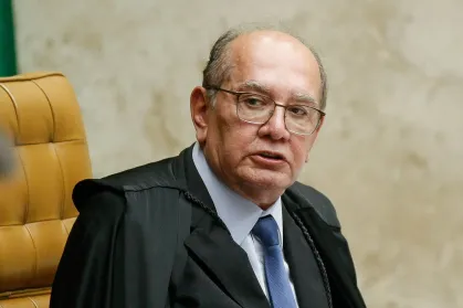Ministro Gilmar Mendes no plenário do STF