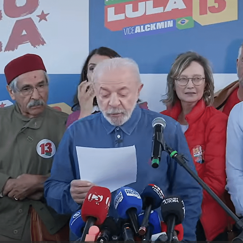 Lula anuncia autorização para quebra de sigilo em comício de Porto Alegre
