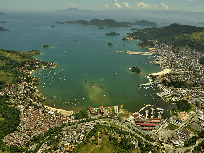 Vista aérea de Angra dos Reis (RJ)