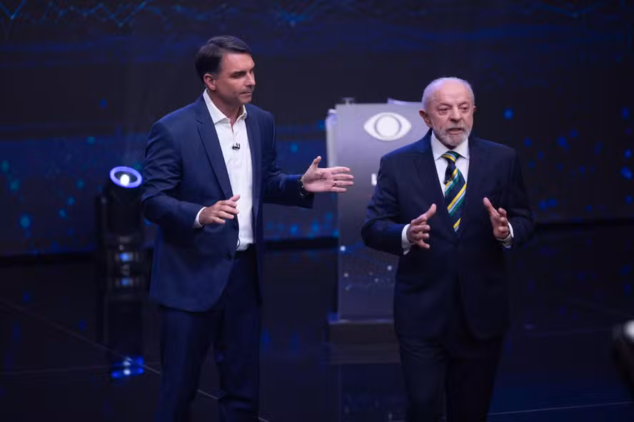 Lula e Flávio, presidenciáveis das eleições 2026, durante debate na TV Band