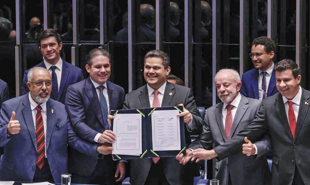 Sessão de promulgação da EC que acaba com a jornada 6x1