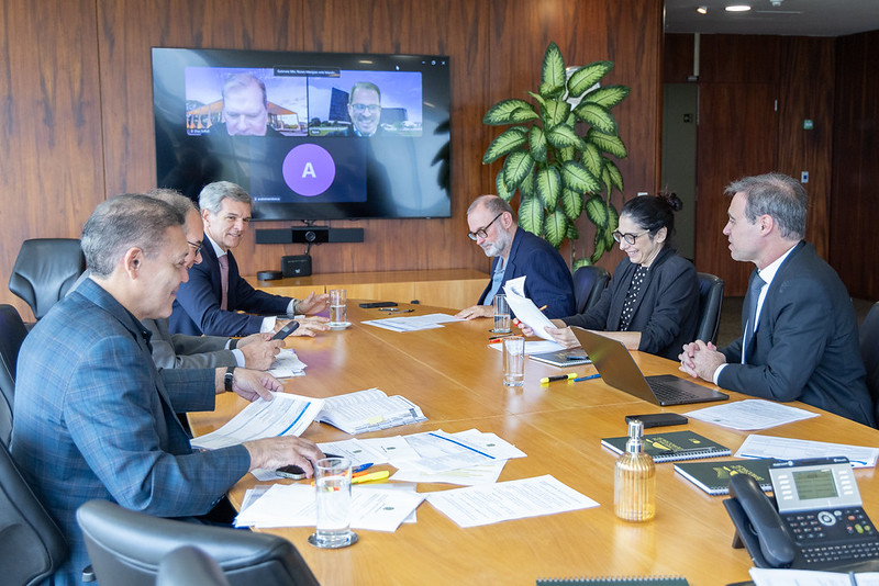 Reunião de ministros do TSE com plataformas